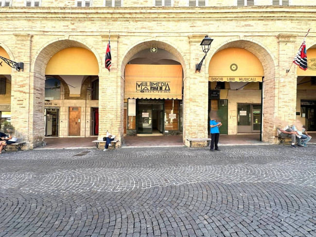 Locale commerciale a Fermo