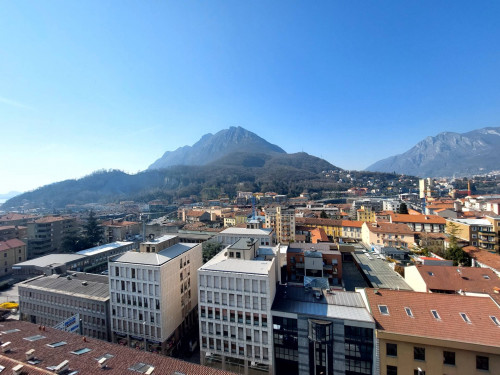 QUADRILOCALE in Vendita a Lecco