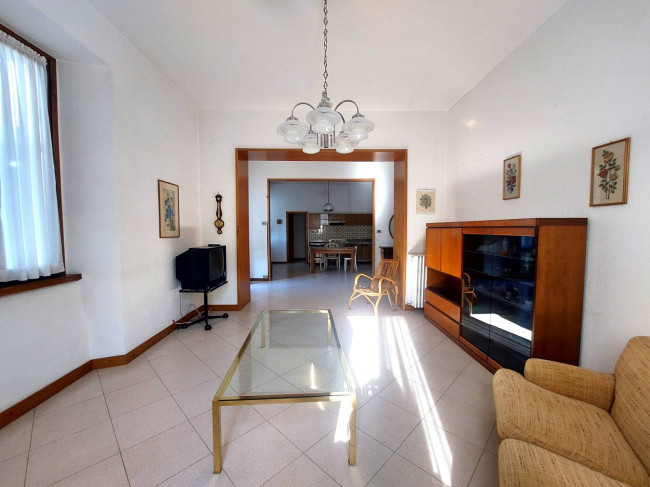 CINQUELOCALI in Vendita a Lecco