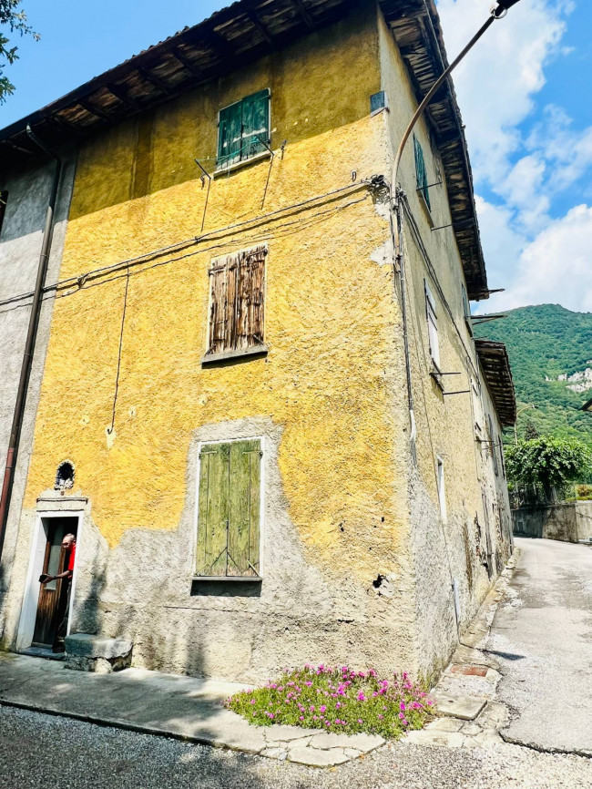 Porzione di casa in vendita a Suello (LC)