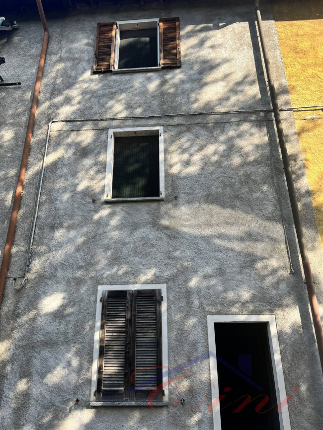 PORZIONE DI CASA in Vendita a Suello