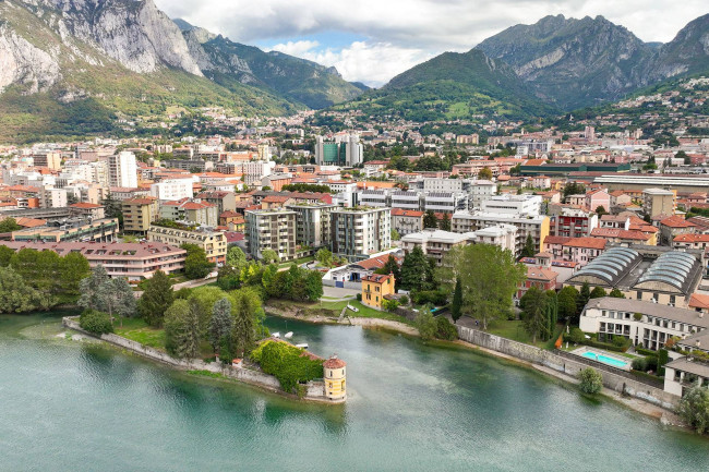QUADRILOCALE in Vendita a Lecco