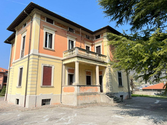 VILLA SINGOLA in Vendita a Eupilio