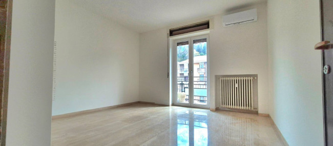 TRILOCALE in Vendita a Malgrate