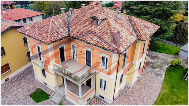 VILLA SINGOLA in Vendita a Eupilio