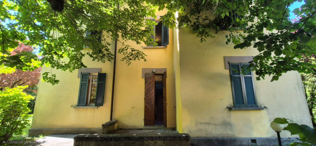 VILLA SINGOLA in Vendita a Barzio
