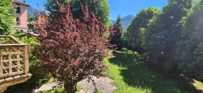 VILLA SINGOLA in Vendita a Barzio