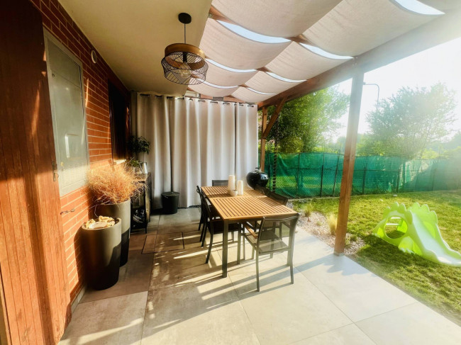 VILLA A SCHIERA CENTRALE in Vendita a Molteno
