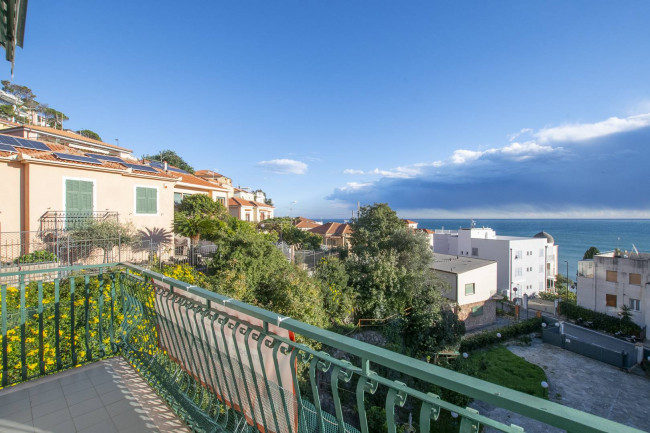 Appartamento in vendita a Borgio Verezzi