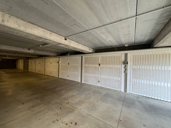 Box o garage in vendita a Pietra Ligure