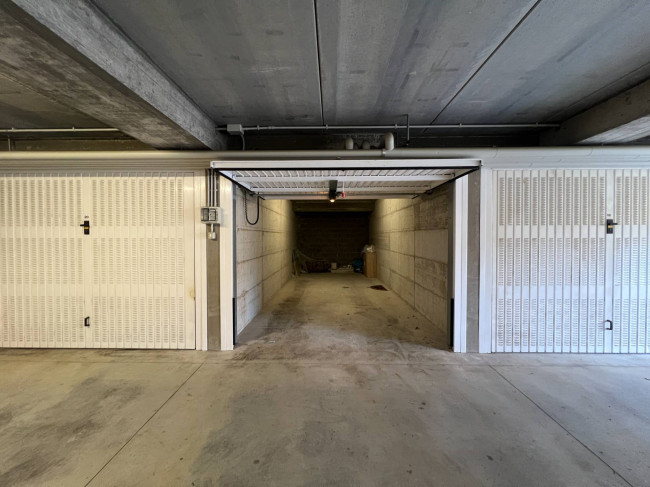 Box o garage in vendita a Pietra Ligure