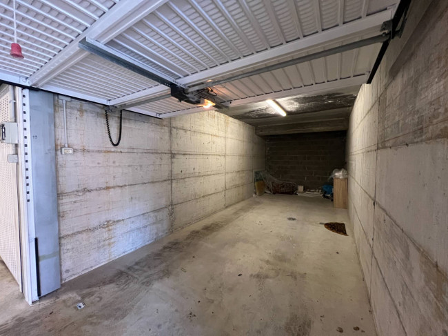 Box o garage in vendita a Pietra Ligure