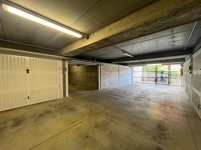 Box o garage in vendita a Pietra Ligure