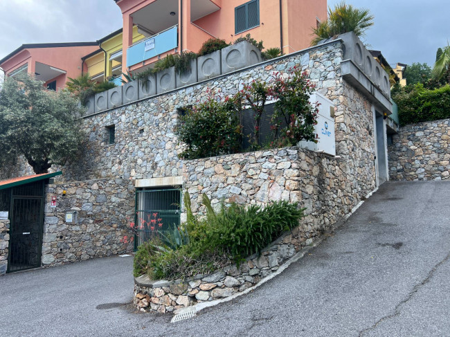 Box o garage in vendita a Pietra Ligure