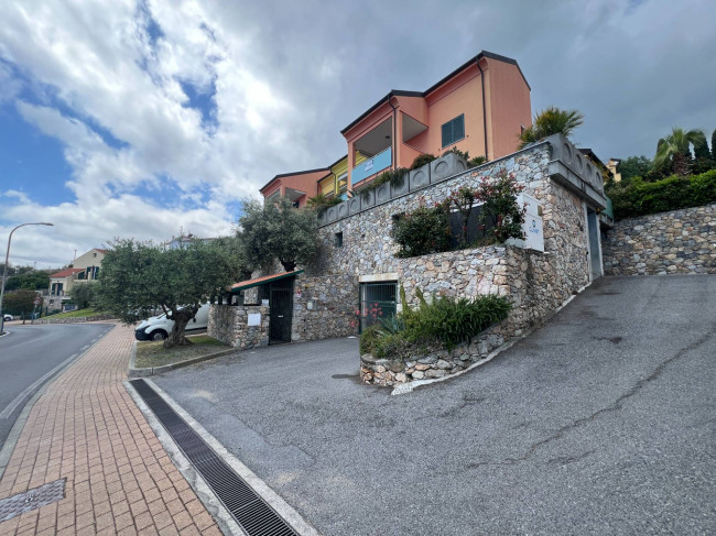 Box o garage in vendita a Pietra Ligure