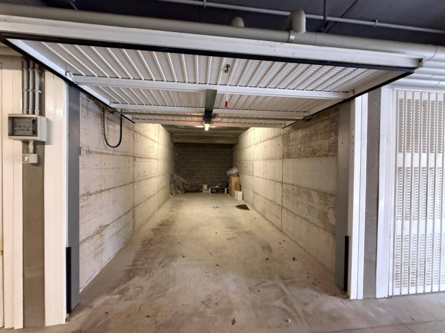 Box o garage in vendita a Pietra Ligure
