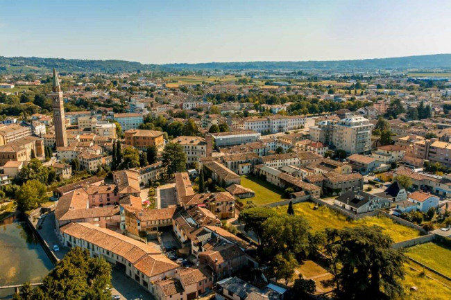 Locale commerciale in affitto a Pieve di Soligo