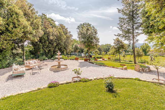 Villa in vendita a Montecatini Val di Cecina