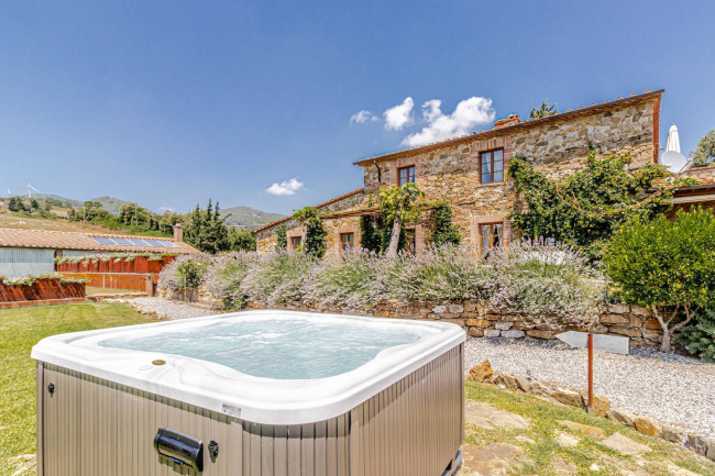 Villa in vendita a Montecatini Val di Cecina