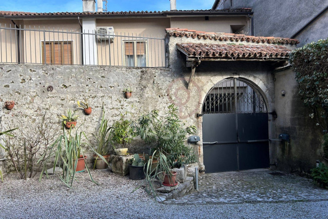 Porzione di casa in vendita a Revine Lago