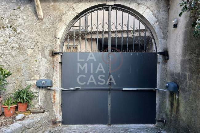 Porzione di casa in vendita a Revine Lago