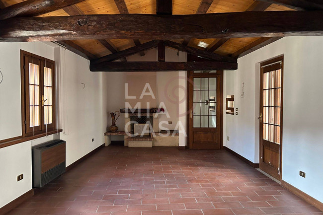 Porzione di casa in vendita a Revine Lago