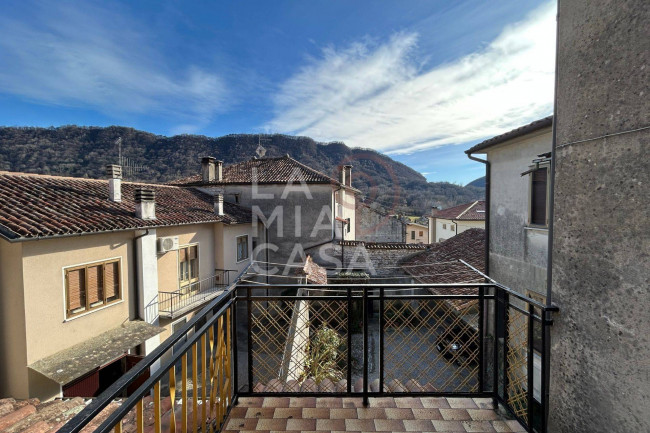 Porzione di casa in vendita a Revine Lago