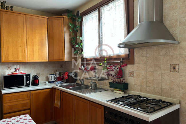 Porzione di casa in vendita a Revine Lago