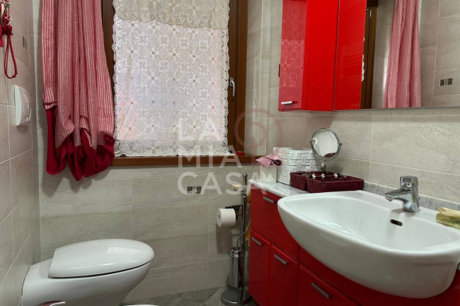 Porzione di casa in vendita a Revine Lago