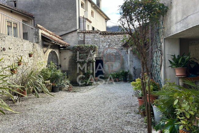 Porzione di casa in vendita a Revine Lago