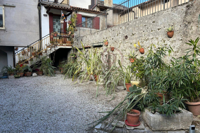 Porzione di casa in vendita a Revine Lago