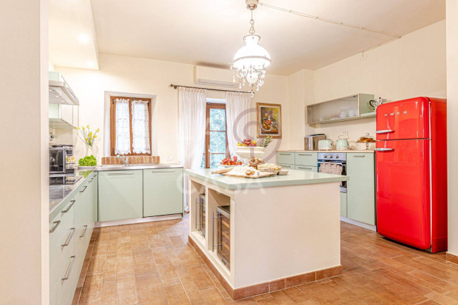 Villa in vendita a Montecatini Val di Cecina