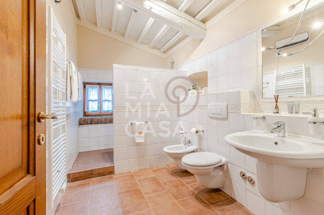 Villa in vendita a Montecatini Val di Cecina
