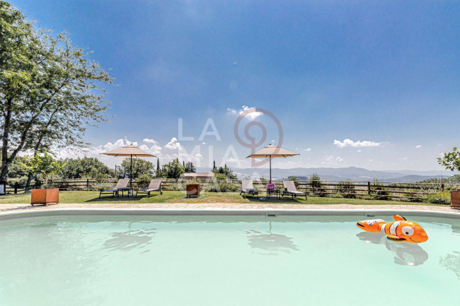 Villa in vendita a Montecatini Val di Cecina