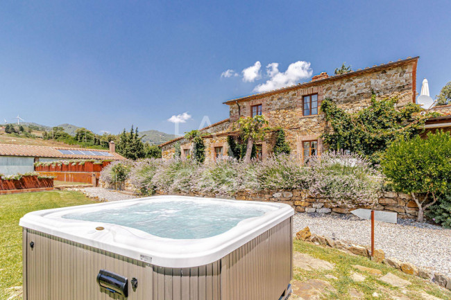Villa in vendita a Montecatini Val di Cecina