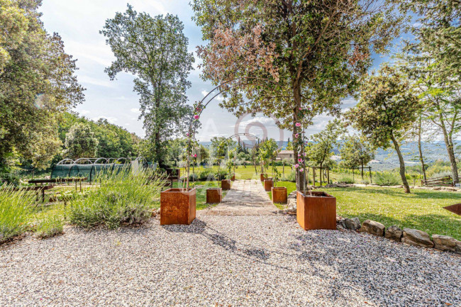 Villa in vendita a Montecatini Val di Cecina