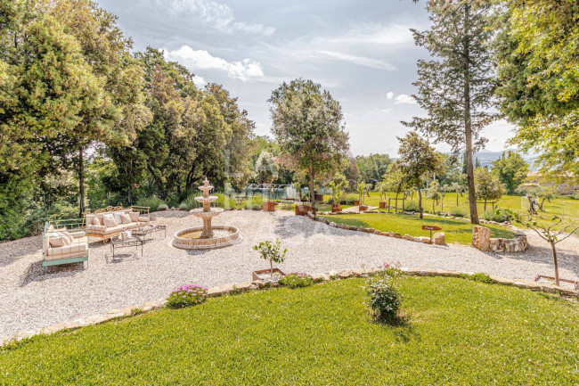 Villa in vendita a Montecatini Val di Cecina