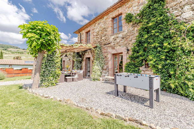 Villa in vendita a Montecatini Val di Cecina