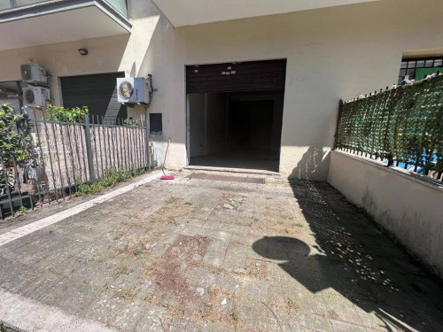 Locale/Negozio in vendita a Roma - San Basilio