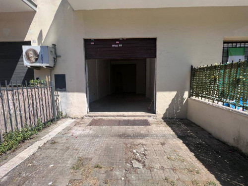 Locale/Negozio in vendita a Roma - San Basilio