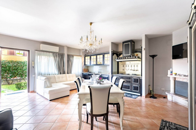 Villa bifamiliare in vendita a Guidonia Montecelio - Poggio Fiorito
