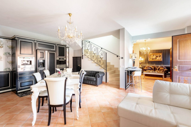 Villa bifamiliare in vendita a Guidonia Montecelio - Poggio Fiorito