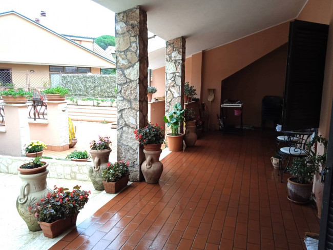 Villa trifamiliare in vendita a Guidonia Montecelio - Colle Verde