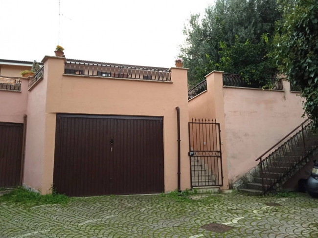 Villa trifamiliare in vendita a Guidonia Montecelio - Colle Verde