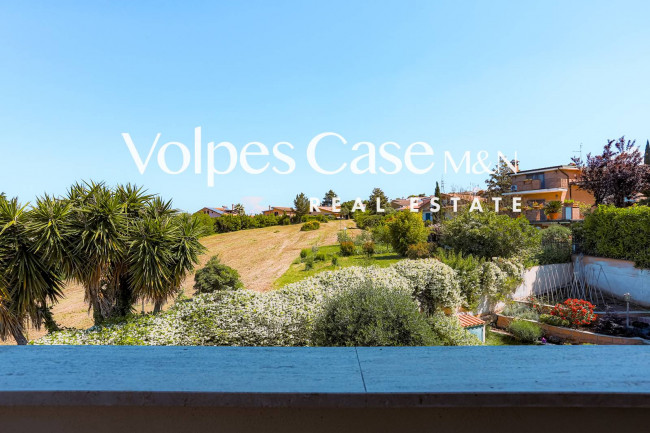 Villa bifamiliare in vendita a Guidonia Montecelio - Parco Azzurro