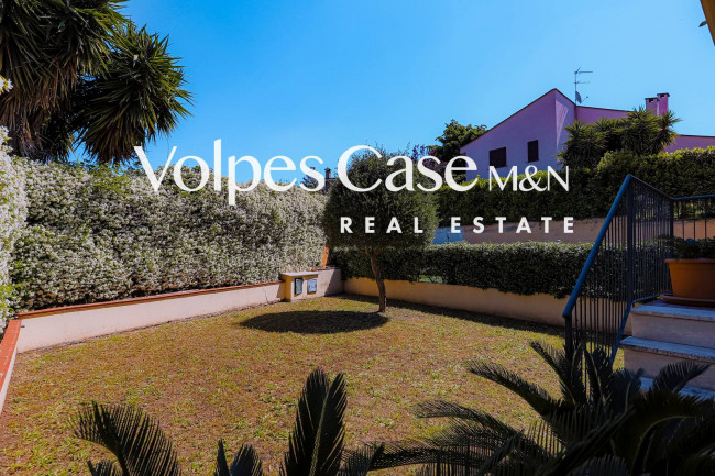 Villa bifamiliare in vendita a Guidonia Montecelio - Parco Azzurro