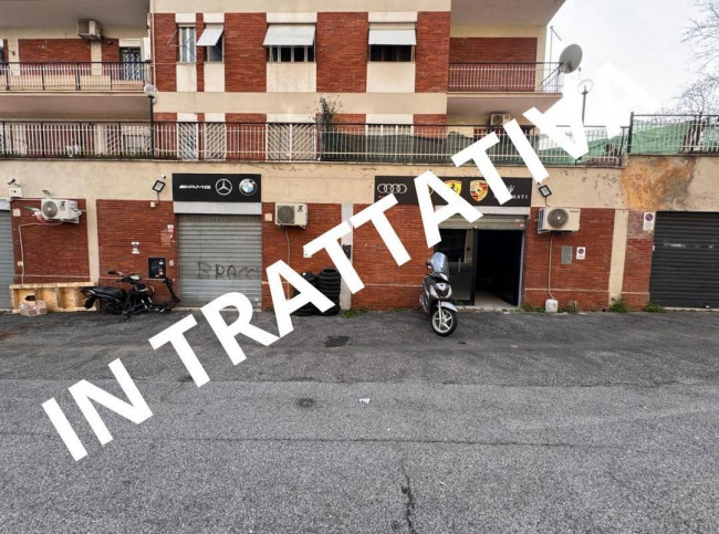 Locale/Negozio in vendita a Roma - Monti Tiburtini