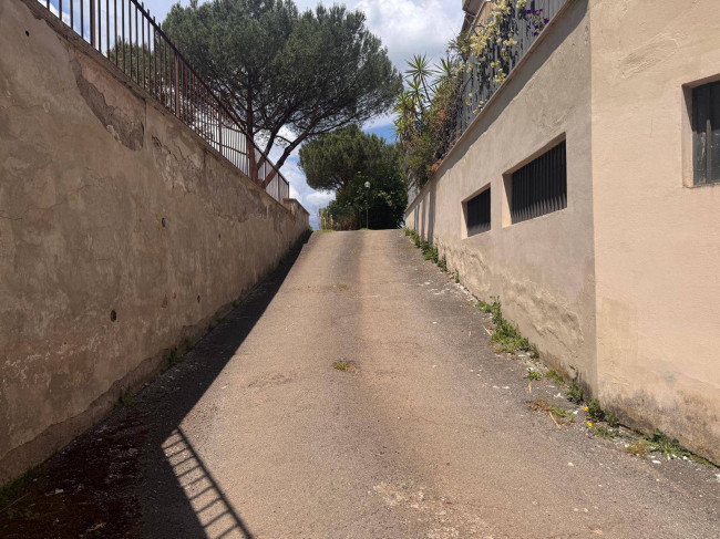 Posto auto coperto in vendita a Roma - Tor Sapienza