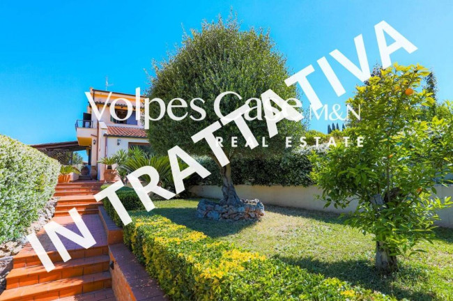 Villa bifamiliare in vendita a Guidonia Montecelio - Parco Azzurro