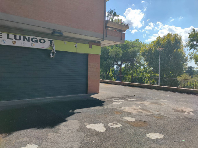 Locale/Negozio in vendita a Guidonia Montecelio - Colle Verde